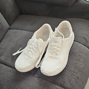 Kizik Women's White Sneakers